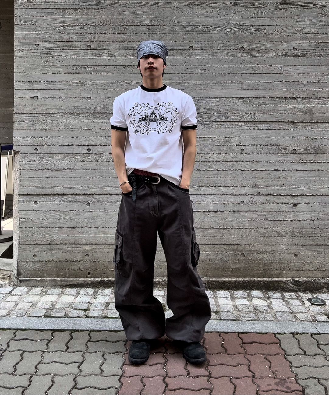 MUSINSA | AAKAM Knee Pin-tuck Contrast Cargo Pants (Dark Gray)