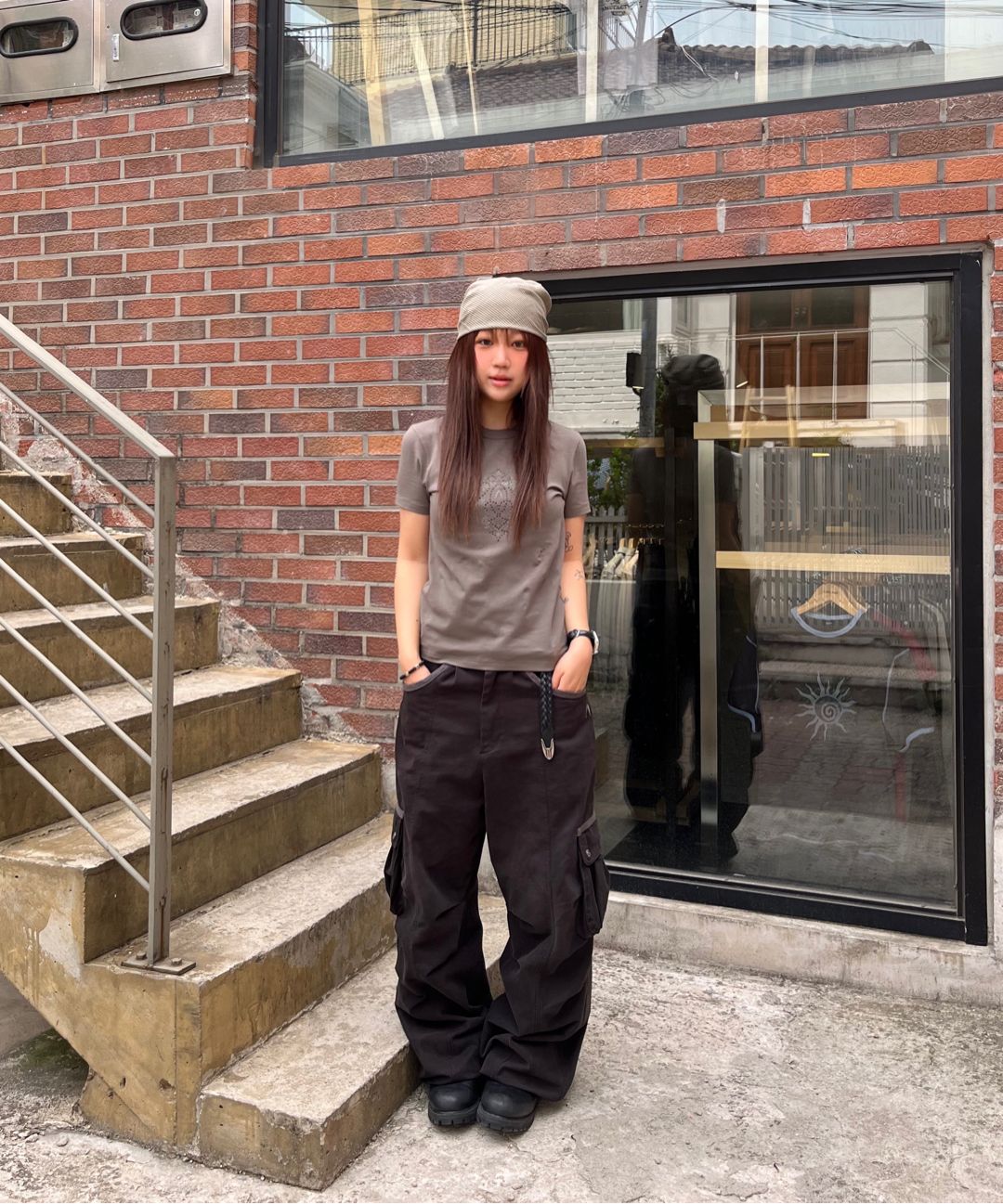 MUSINSA | AAKAM Knee Pin-tuck Contrast Cargo Pants (Brown)