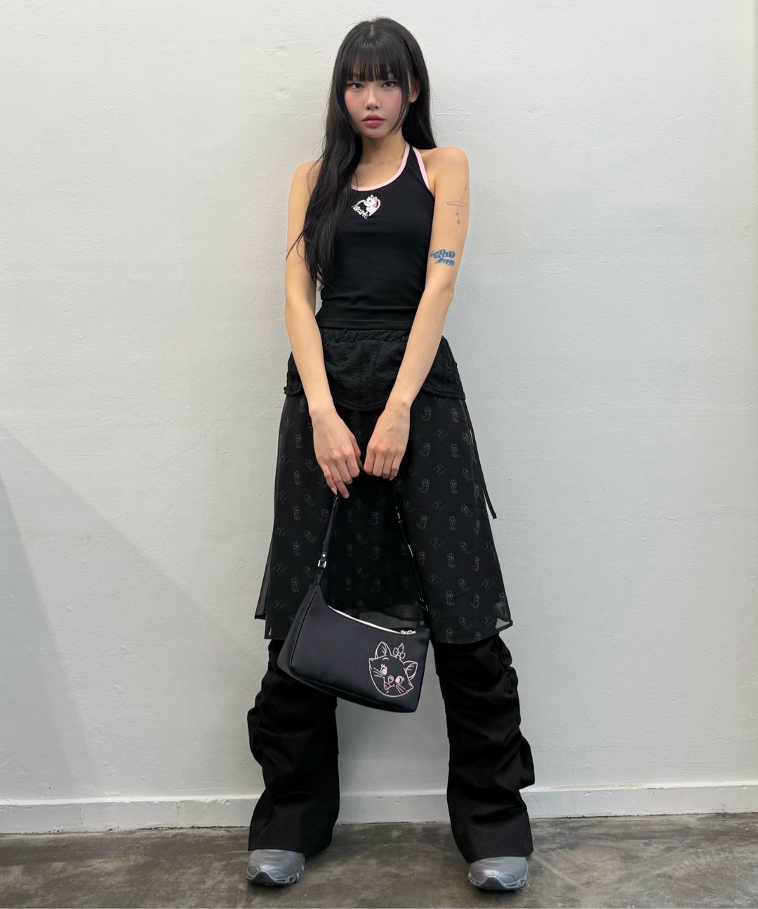 MUSINSA | LUV IS TRUE [MARIE] HALTERNECK TOP(BLACK)