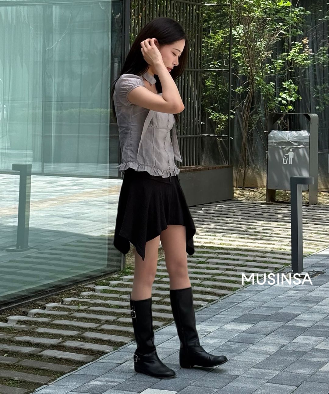 MUSINSA | MISEKI SEOUL Unbalanced flow mini skirt BLACK
