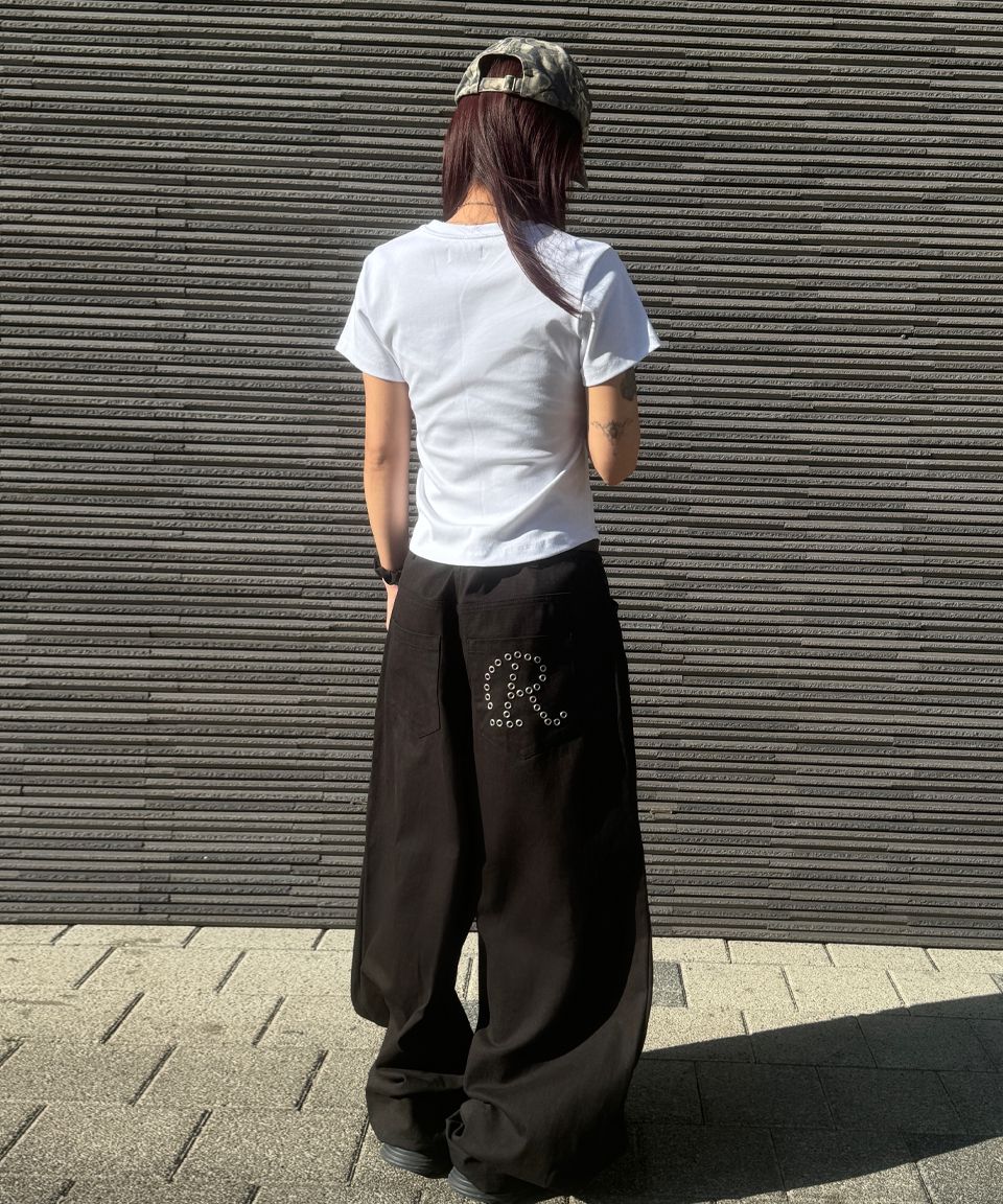 MUSINSA | ROCKCAKE Eyelet R Pocket Curved Pants - Charcoal