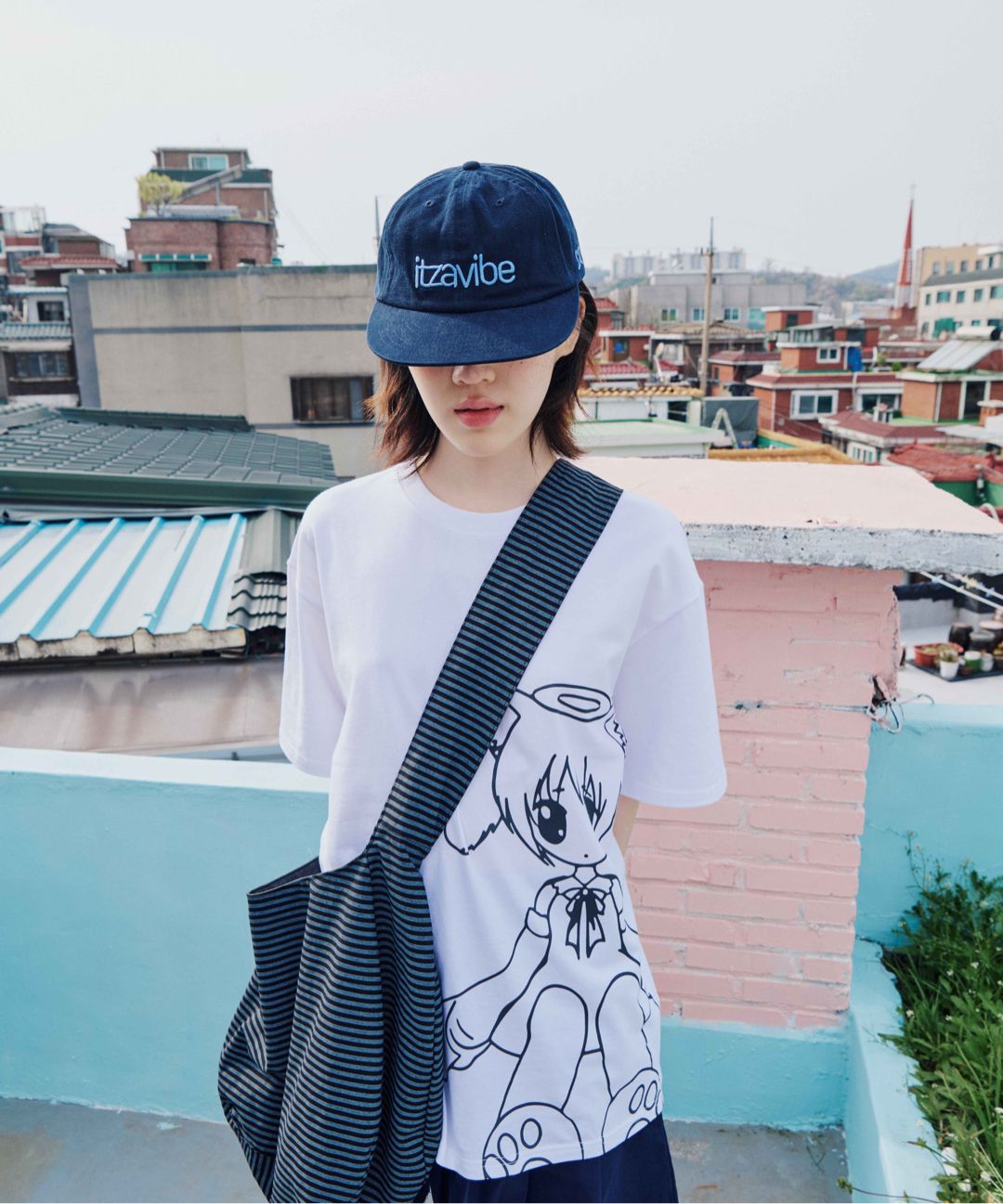 MUSINSA | ITZAVIBE REVERSIBLE STRIPE BAG