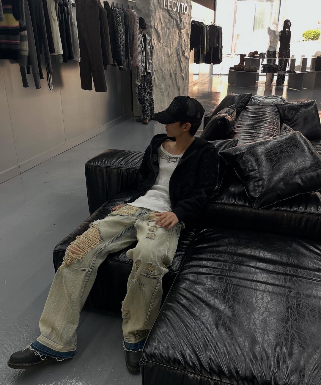 MUSINSA公式 | LECYTO Destroyed Underground Hoodie Zip-Up_[Black]