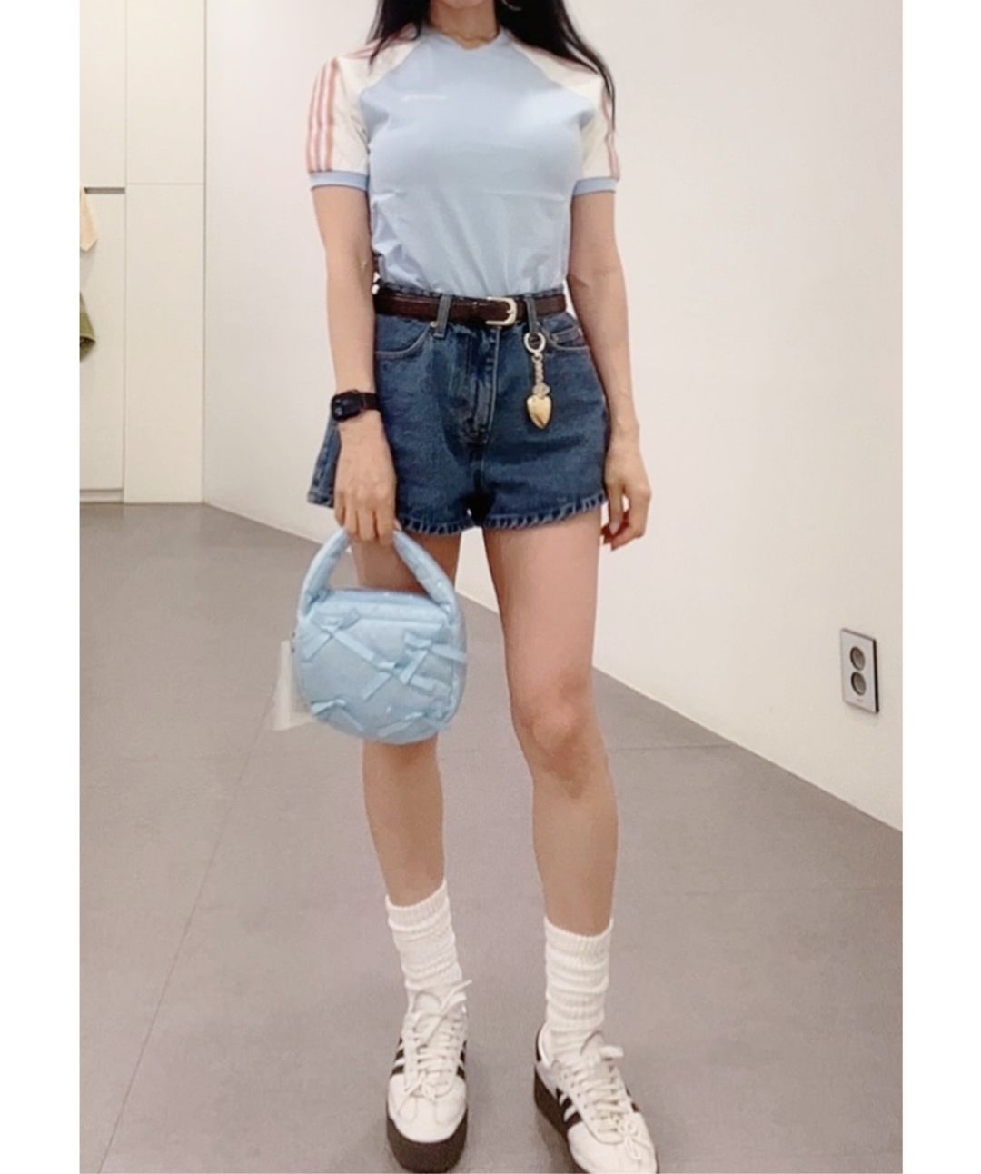 다이닛(DEINET) RIBBON CLOUD MINI TOTE BAG IN BLACK - 사이즈
