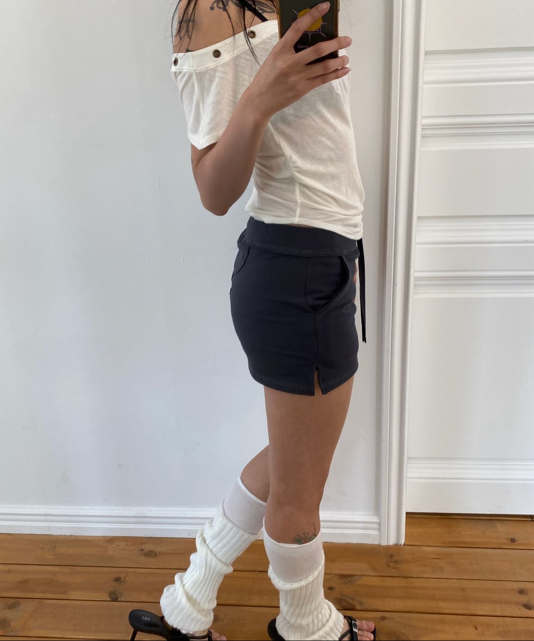 ワンピース Hannah Baisc Mini Skirt Charcoal MUSINSA公式 | PLEASENOFOLLOW Hannah Baisc Mini Skirt (Charcoal)