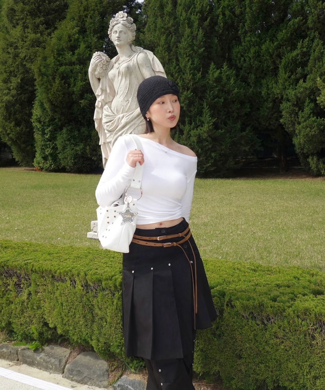 MUSINSA | ASURA ATYPICAL RIVET PANTS (BLACK)