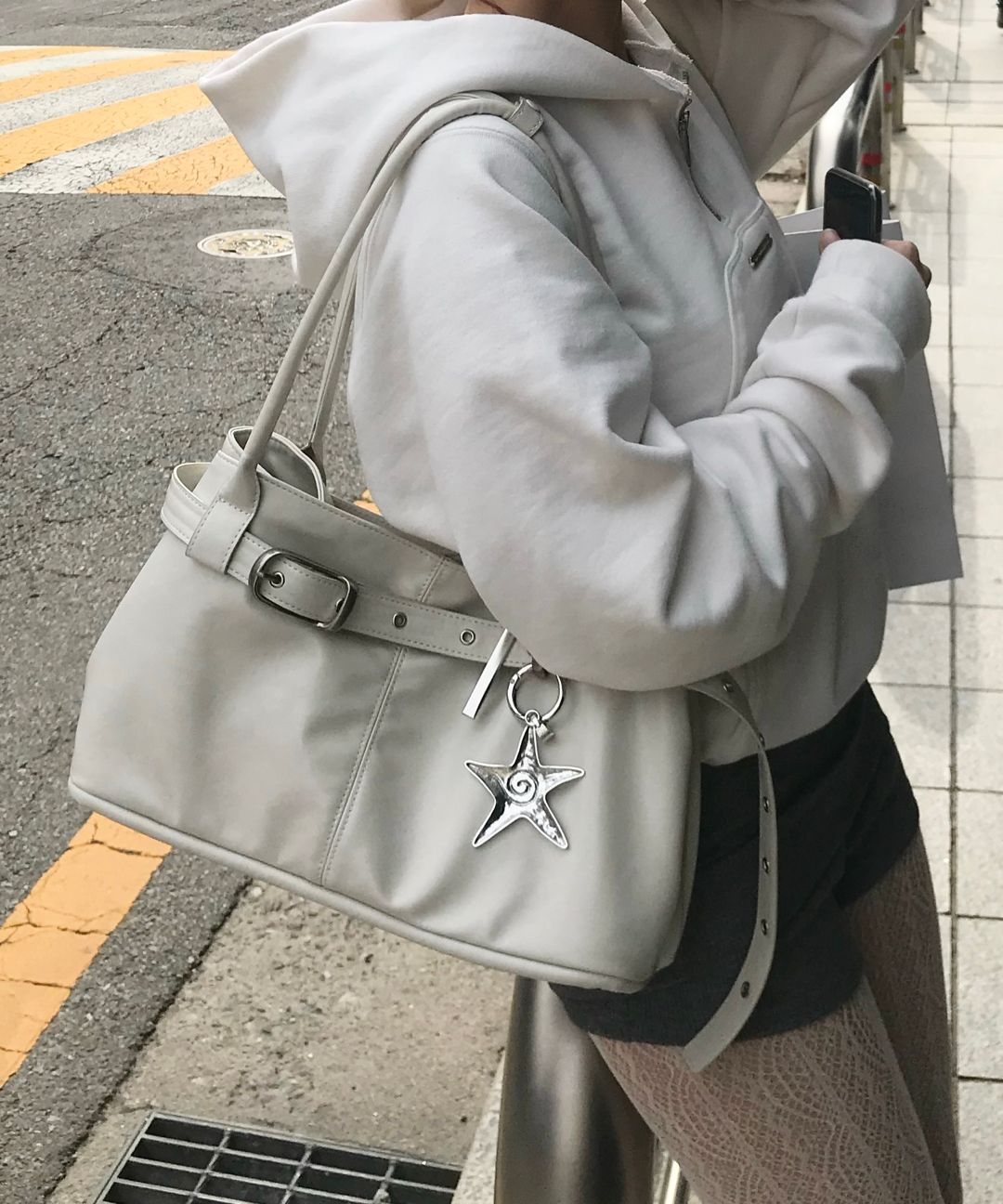 [YEOMIM] Belted Boat Bag ★大人気★ MUSINSA | YEOMIM belted boat bag (black)