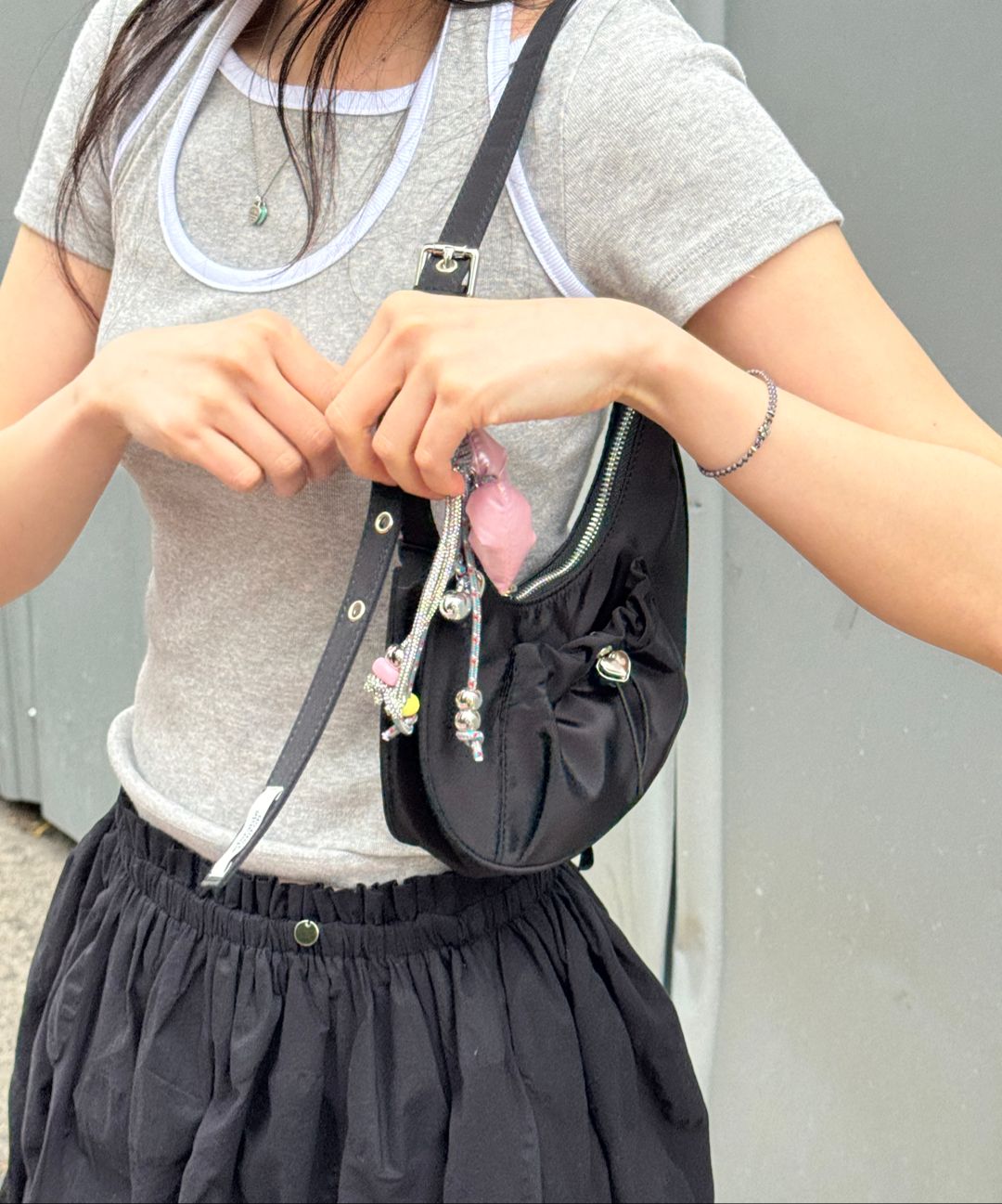 【RONRON】25SS/送料税込 HEART RUCHED HALF MOON SHOULDER BAG MUSINSA | RONRON HEART RUCHED HALF MOON SHOULDER BAG BLACK