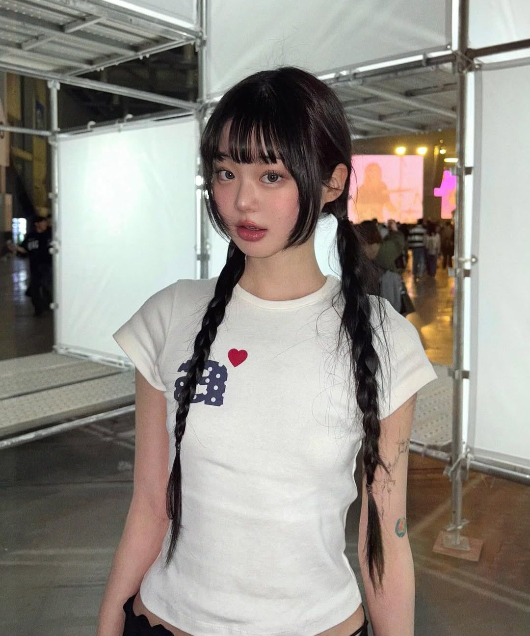 Tシャツ・カットソー AEAE DOT SMALL LETTER TEE WHITE AE45SWTS013WHT AEAE】DOT SMALL LETTER TEE (AEAE/Tシャツ・カットソー