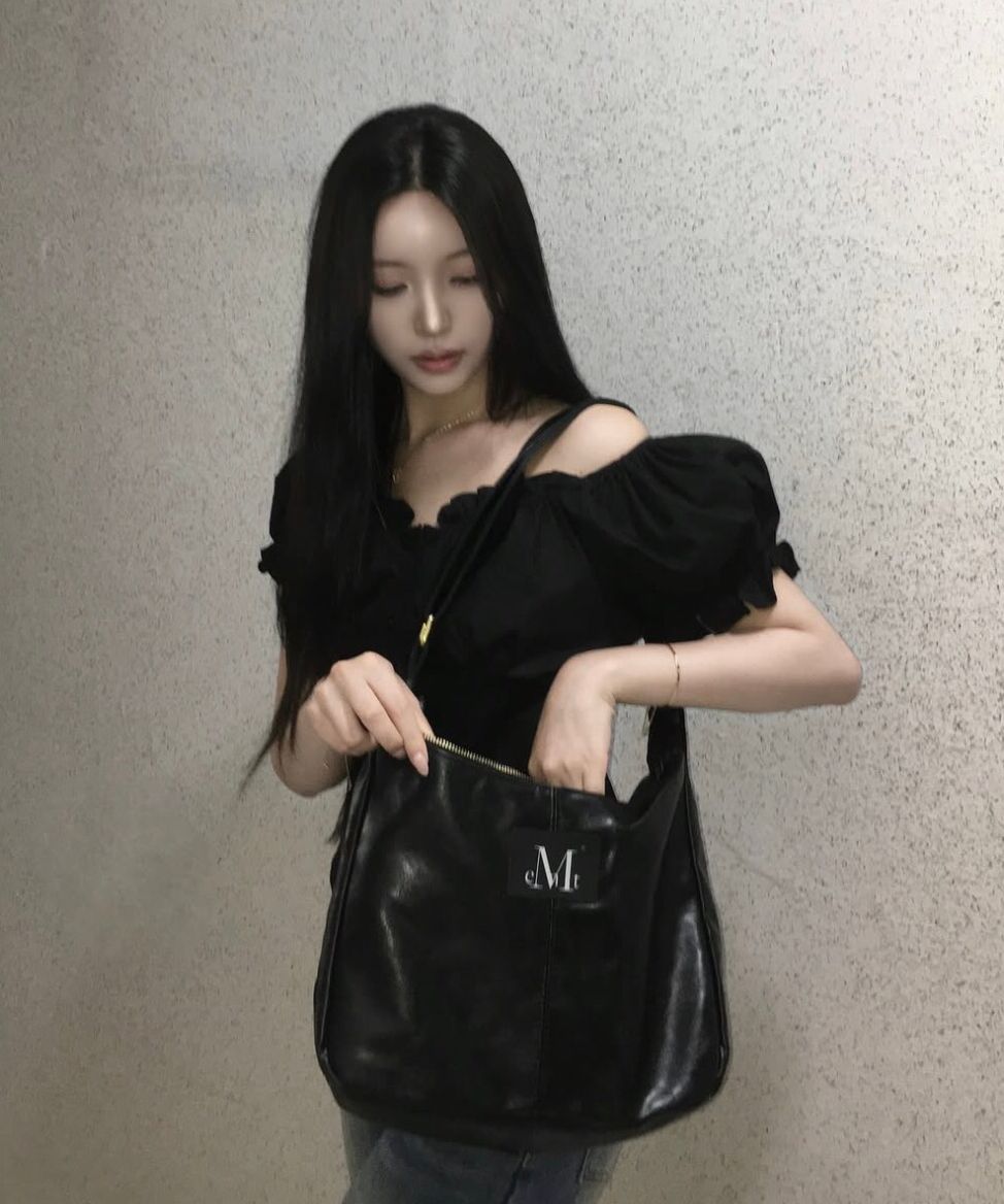 ★MUCENT★ Merin Gold line Leather Shoulder Bag (Unisex) MUSINSA | MUCENT Merin Gold Line Leather Shoulder Bag Unisex