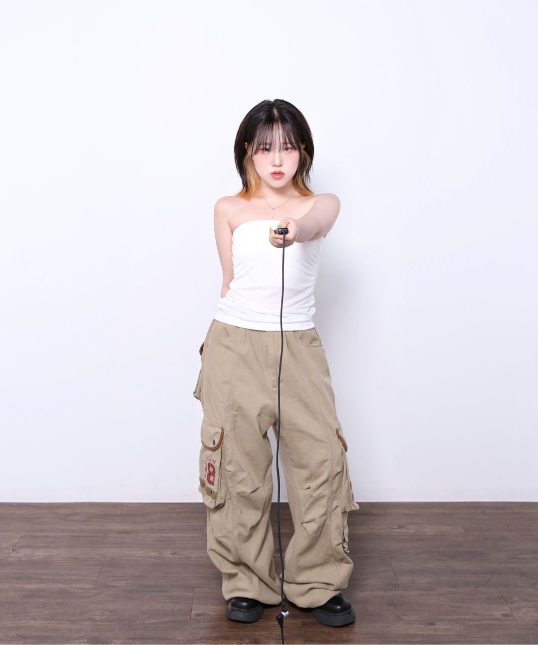 MUSINSA | AAKAM 98 Knee Pin-Tuck Contrast Cargo Pants (Beige)
