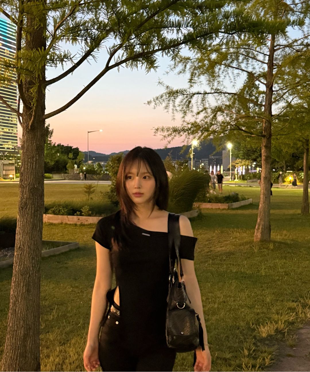 【ETRE AU SOMMET】One-shoulder Basic Slit Top MUSINSA | ETRE AU SOMMET One-shoulder Basic Slit Top (Brown)