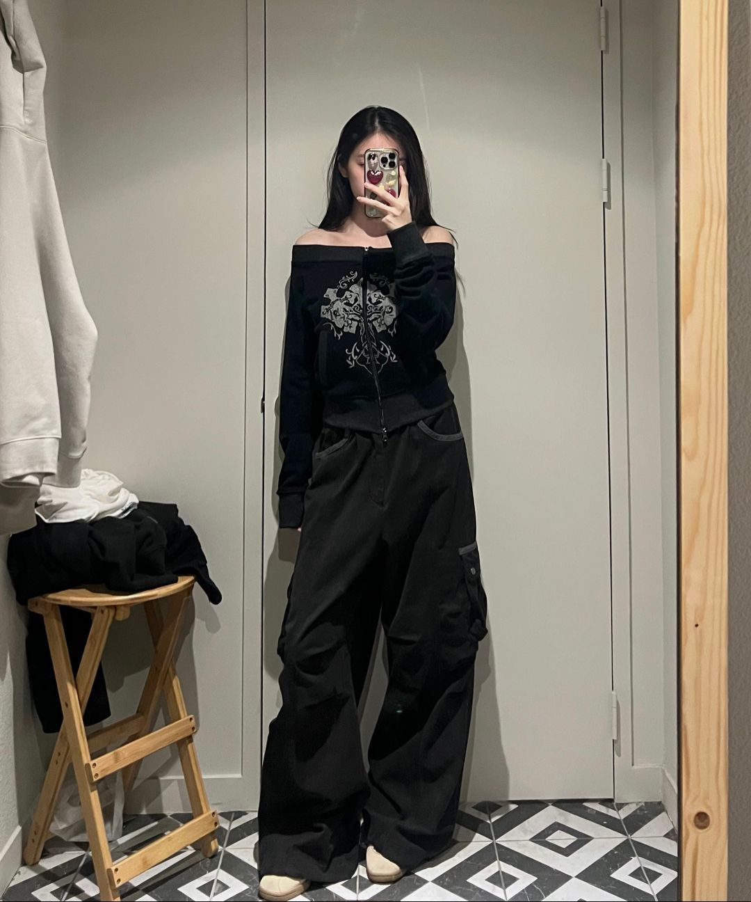 MUSINSA | AAKAM Knee Pin-tuck Contrast Cargo Pants (Brown)