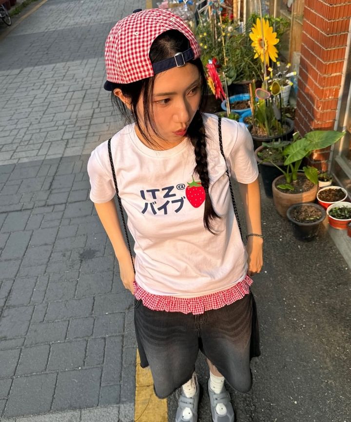 Tシャツ・カットソー ITZAVIBE STRAWBERRY LOGO SLIM LONG SLEEVE 5BMR0049 STRAWBERRY LOGO LONG SLEEVE - ITZAVIBE | 60% - Asian Fashion