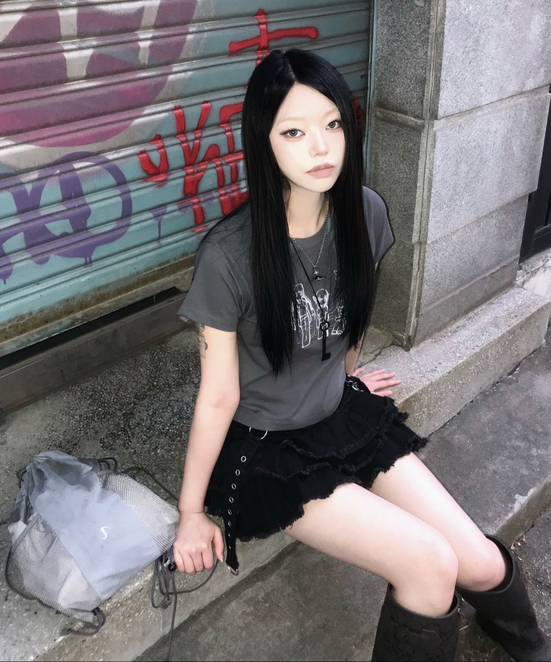 MUSINSA | OJOS OJOS x NOITOW SHU Graphic Crop T-shirt / Charcoal
