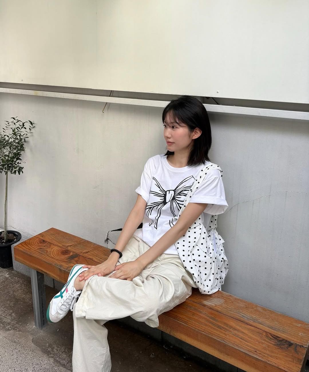 MUSINSA公式 | RONRON BIG RIBBON LINE T SHIRT WHITE BLACK