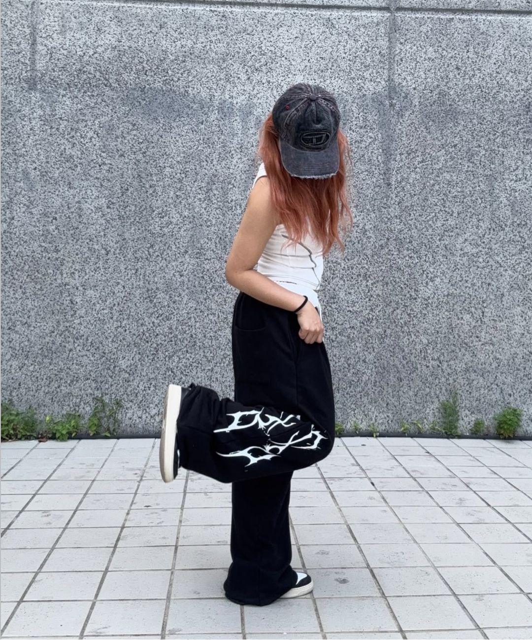 MUSINSA公式 | D.XO.H Obi Color Thunder Logo Pants Black/Pink