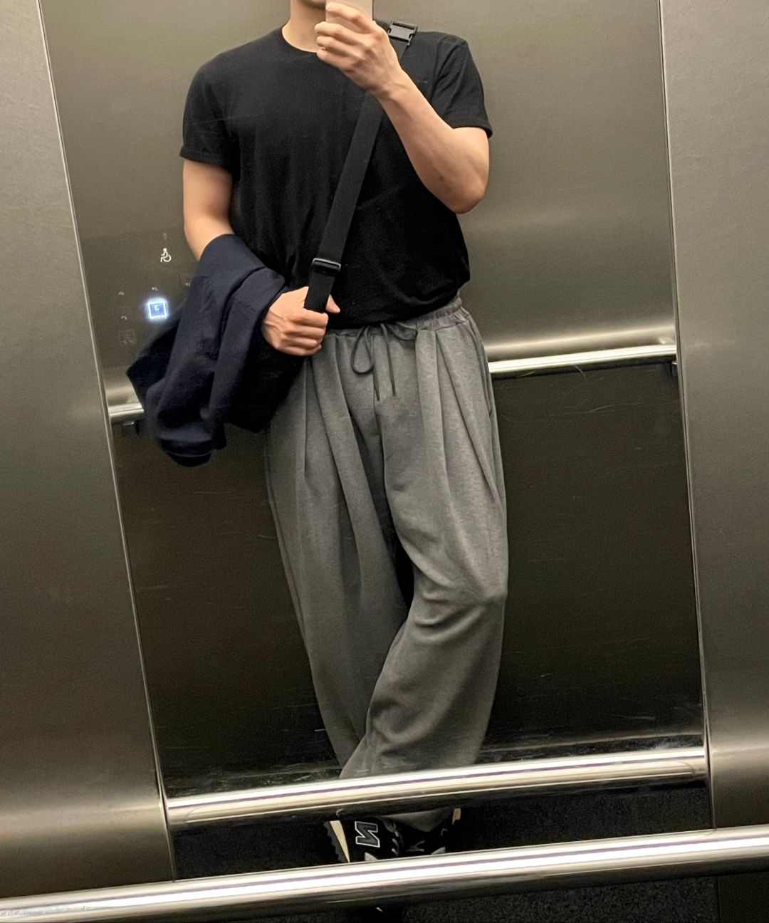 ◆DNSR◆ Deep Potuck Flow Banding Half Pants Black deep four tuck flow banding pants black - DNSR | 60% - Asian