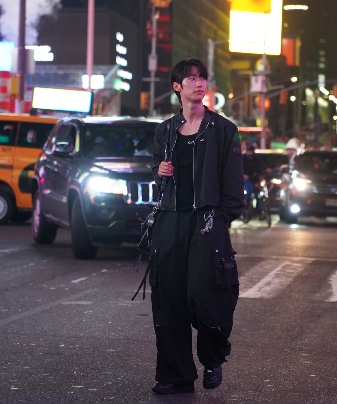 MUSINSA公式 | MATIN KIM SIDE ZIPPER SHOULDER BAG IN BLACK