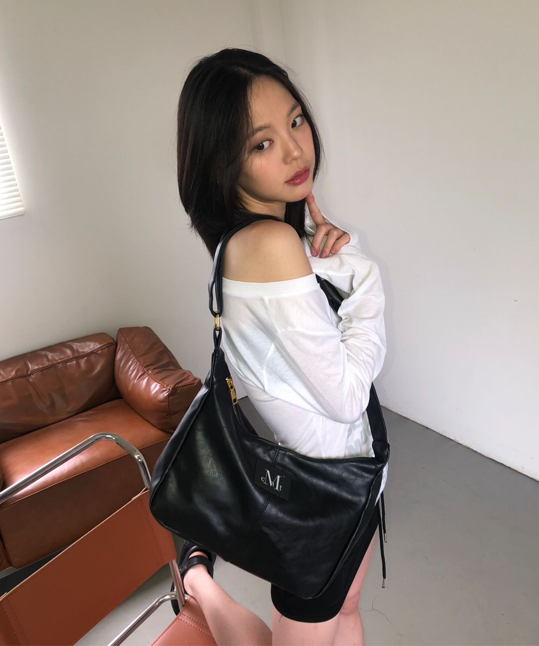 MUCENT☆大人気♪Merin Gold Line Leather Shoulder Bag Unisex MUSINSA公式 | MUCENT Merin Gold Line Leather Shoulder Bag