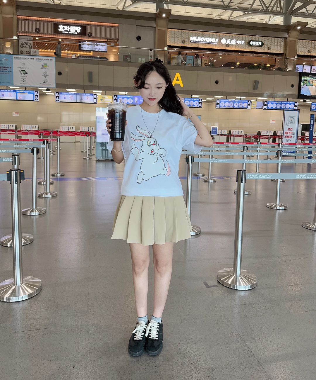 Tシャツ・カットソー LAUGHER Puck and Run Bunny White 3D T-Shirt White TS68 MUSINSA公式 | LAUGHER Puck and Run Bunny (White) T-Shirt - White