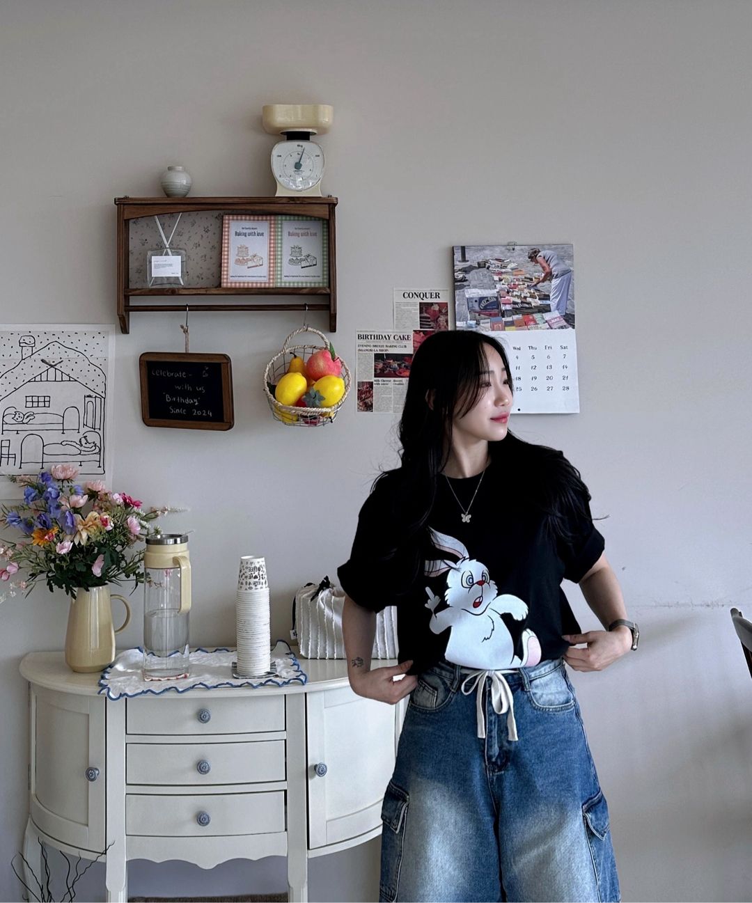 MUSINSA公式 | LAUGHER Puck and Run Bunny (Pink) T-Shirt - White