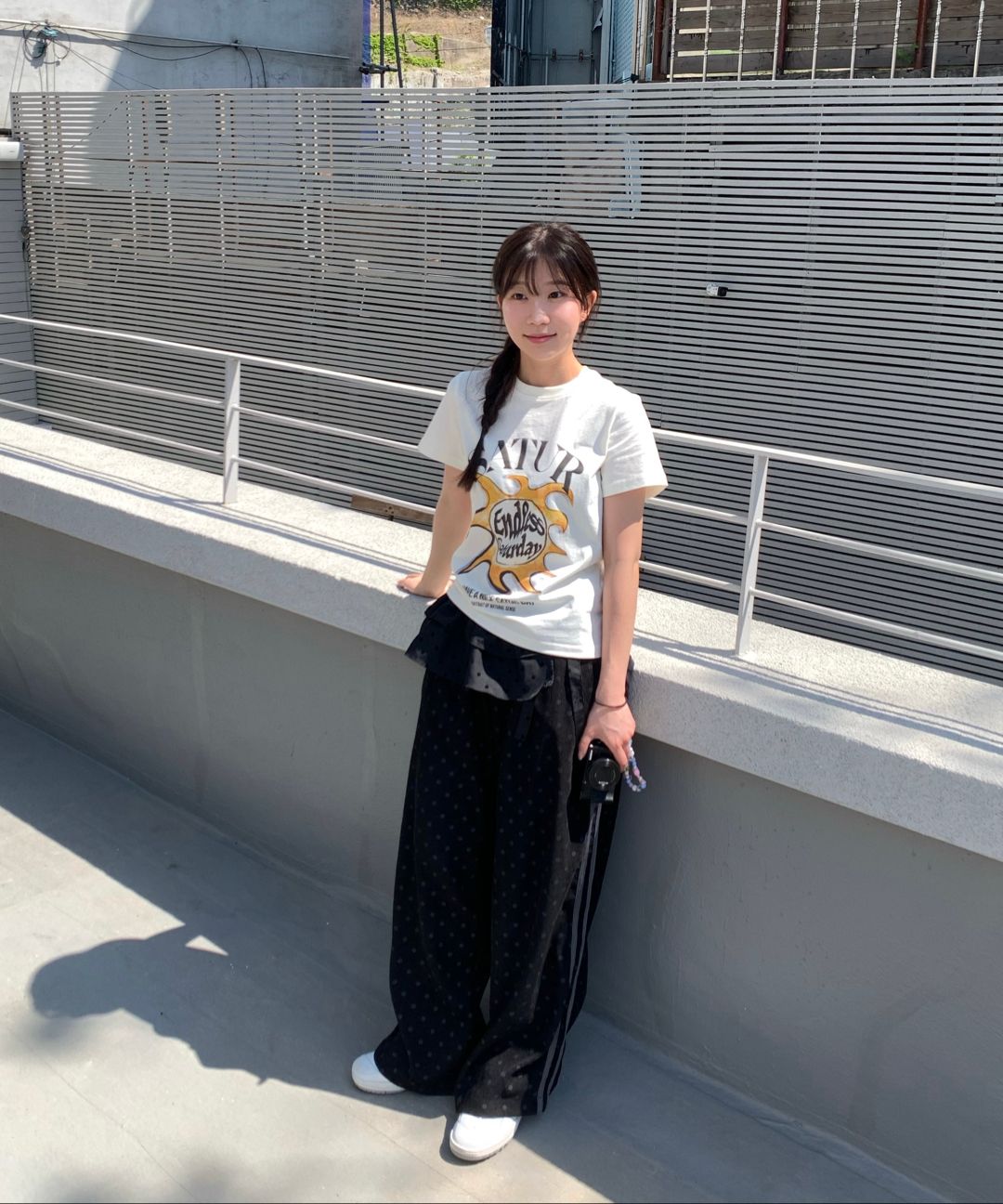 【SATUR】 Sun Retro Graphic Short Sleeve T-Shirt /追跡付 SATUR] Sun Retro Graphic T-Shirt