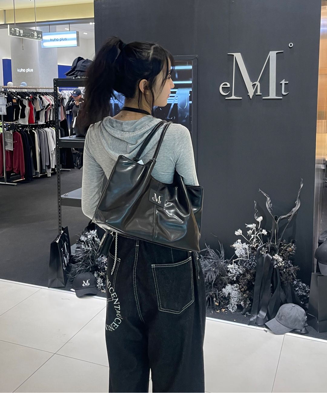 【MUCENT】Epee Middle Stitch Leather Tote Bag (Unisex) MUSINSA | MUCENT Epee Middle Stitch Leather Tote Bag (Unisex)