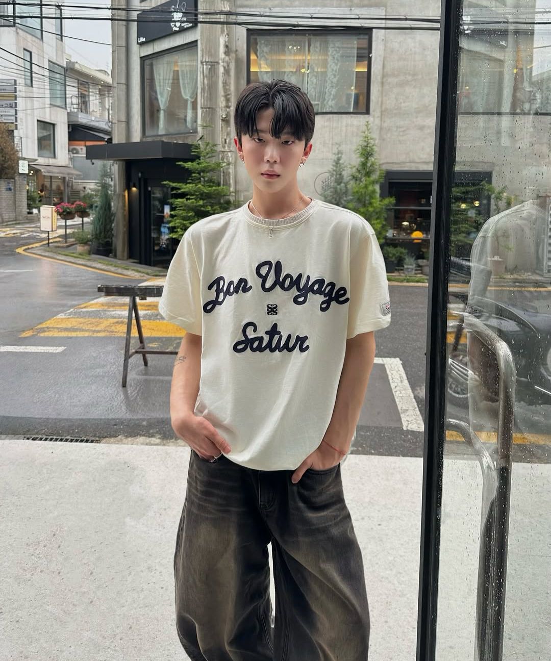 【SATUR】 (W) Bon Voyage Raw-Cut Applique T-Shirt /追跡付 ☆SATUR☆Bon Voyage Raw-Cut Applique T-Shirt (SATUR/Tシャツ