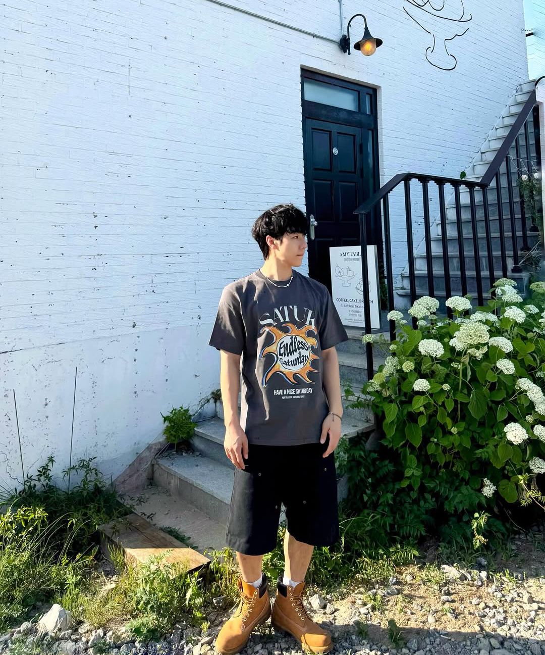 韓国限定 SATUR Sun Retro Graphic T-Shirt Retro Charcoal MUSINSA | SATUR Sun Retro Graphic Short Sleeve T-Shirt Retro