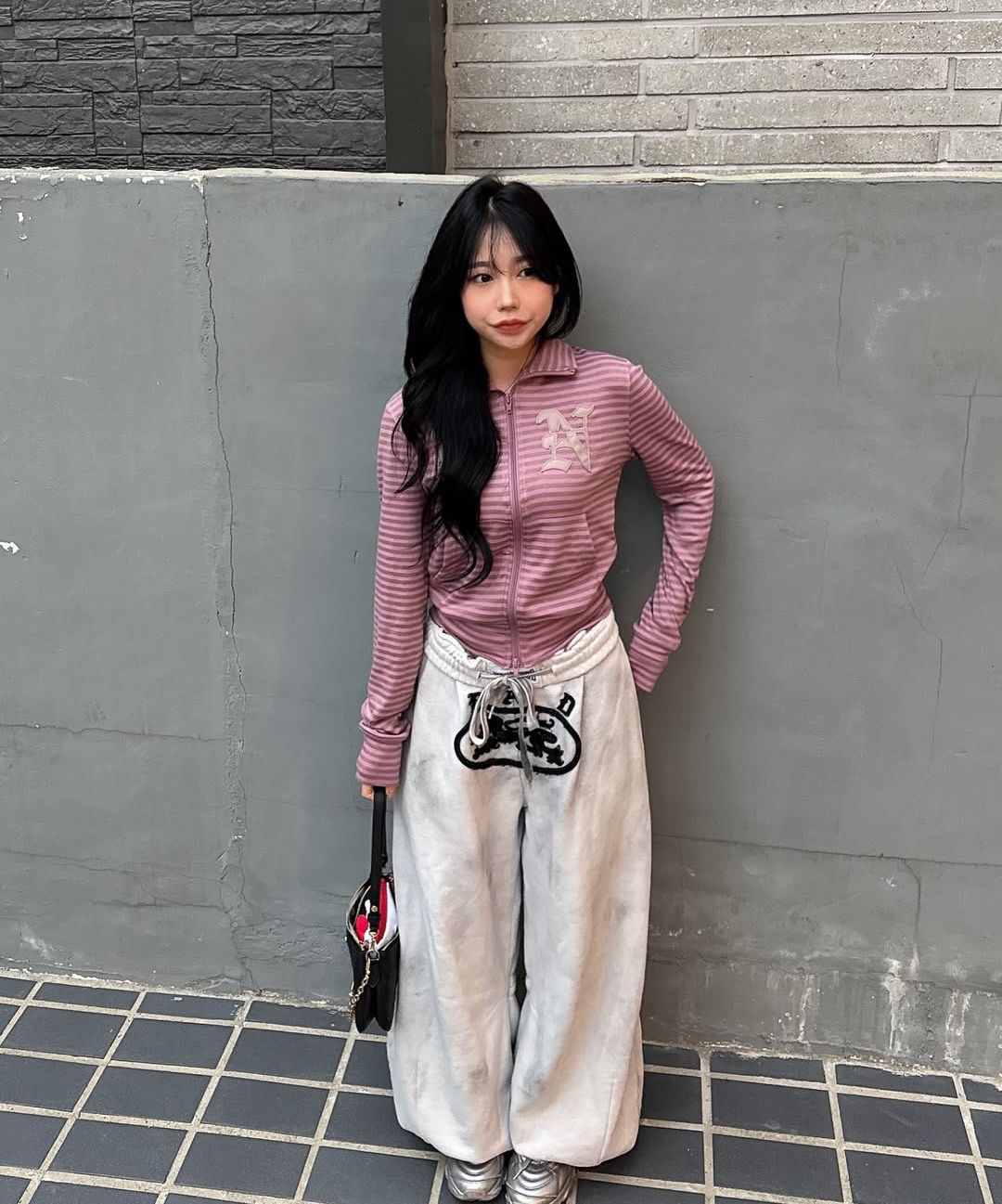 MUSINSA公式 | BADBLOOD Lion Patch 2 Way Curved Jogger