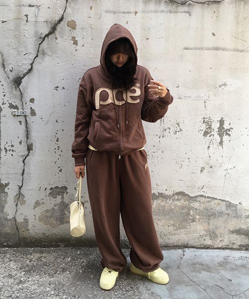 MUSINSA | PIECEMAKER PCE POCKET APPLIQUE SWEAT PANTS (GREY)