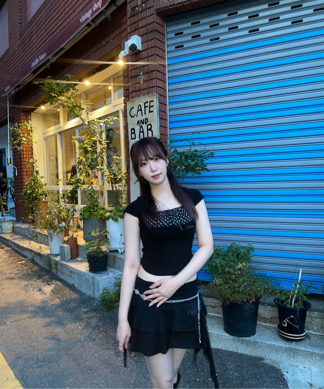 MUSINSA | HILLDA Dot Square Crop Top [Black]