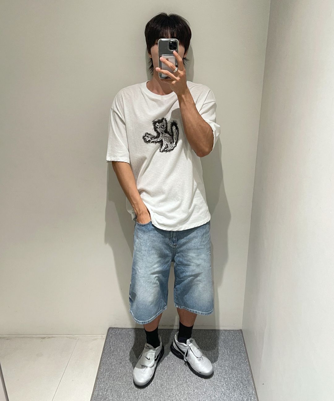 [INSILENCE] CAT GRAPHIC SHEARED T-SHIRT /追跡付 MUSINSA | INSILENCE CAT GRAPHIC SHEARED T-SHIRT OFF WHITE