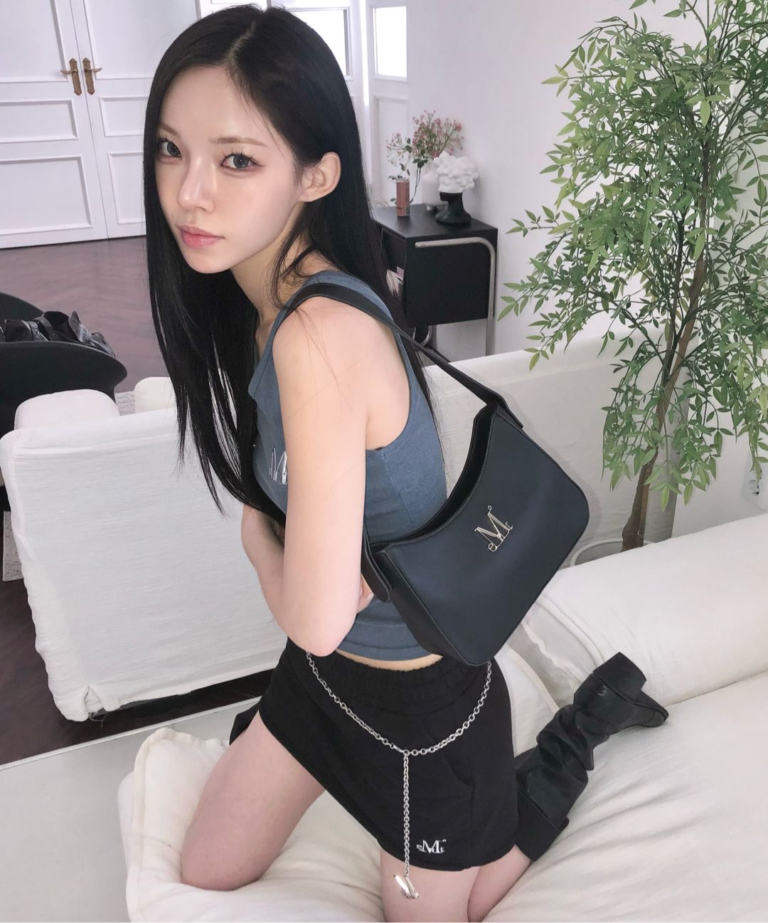 【MUCENT】TERIN L LOGO LEATHER HOBO BAG★25SS★ MUSINSA | MUCENT Terin Metal Logo Leather Hobo Bag Unisex