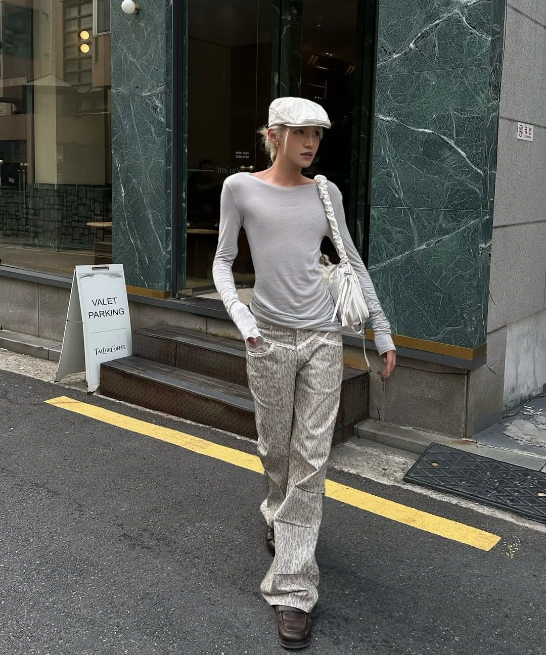 MUSINSA | SETUPEXE PYTHON LACE PANTS / BEIGE