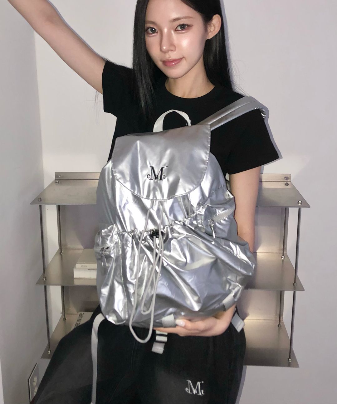 【MUCENT】SWAN GLOSSY BACK PACK MUSINSA | MUCENT Swan Glossy Backpack Unisex (2 Colors)