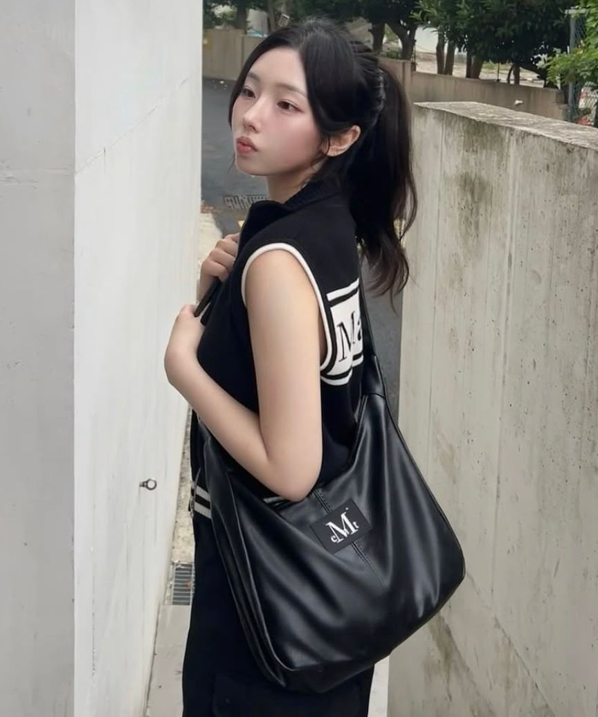ショルダーバッグ・ポシェット ^MUCENT^ Merin Gold Line Leather Shoulder Bag Unisex 2 Color MUSINSA公式 | MUCENT Merin Gold Line Leather Shoulder Bag