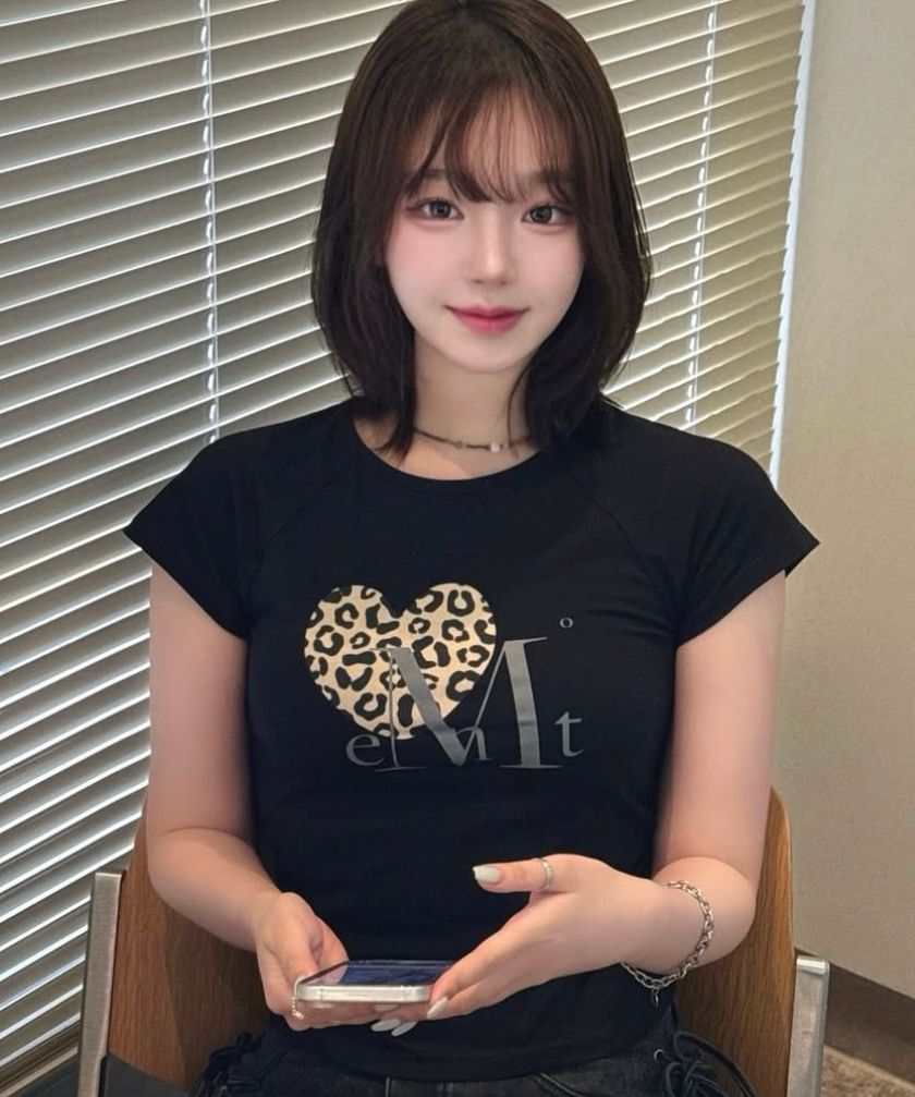MUSINSA公式 | MUCENT Sierra Hopi Heart Short Sleeve Tee