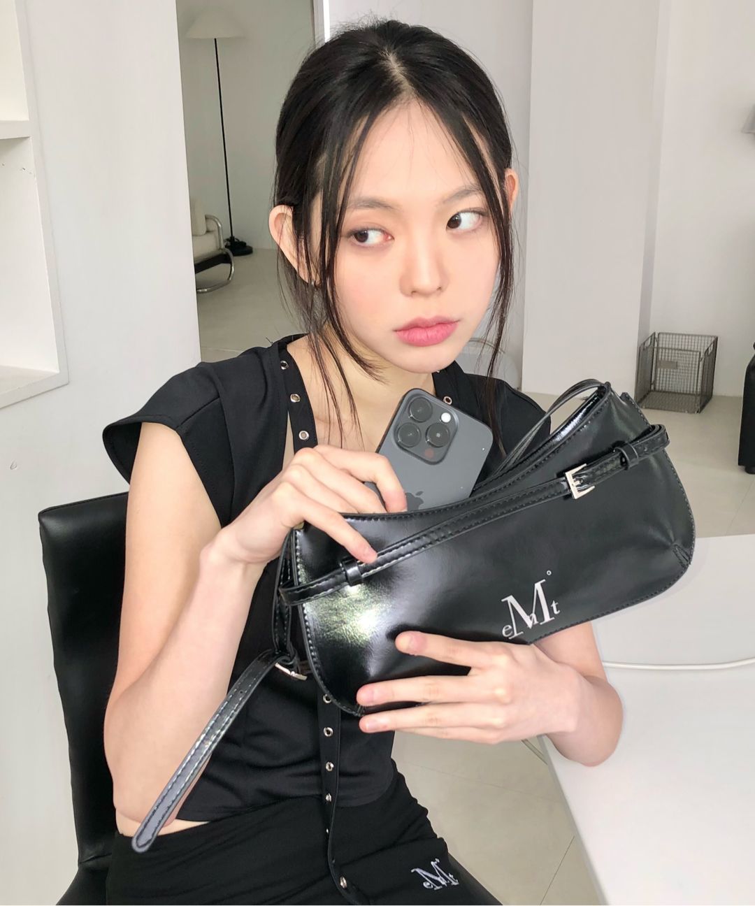 MUSINSA公式 | MUCENT エレンベルトストラップレザーショルダーバッグ 