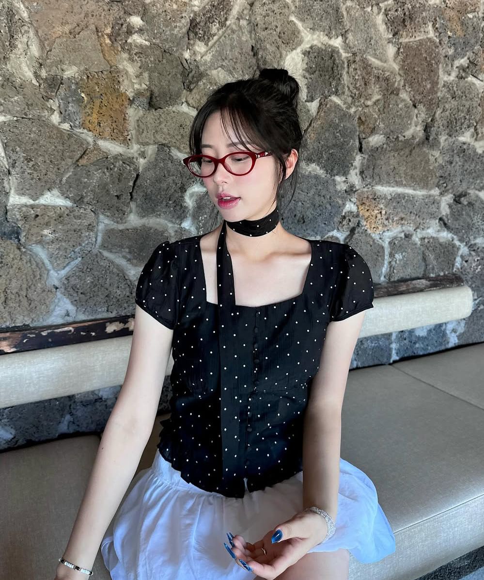 MUSINSA公式 | ILLIGO Ribbon Tie Square Neck Blouse - Gray