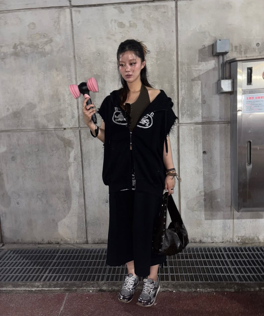 最終値下　韓国ブランドBadblood ダークグレー フード付きスウェット 最終値下 韓国ブランドBadblood ダークグレー フード付き