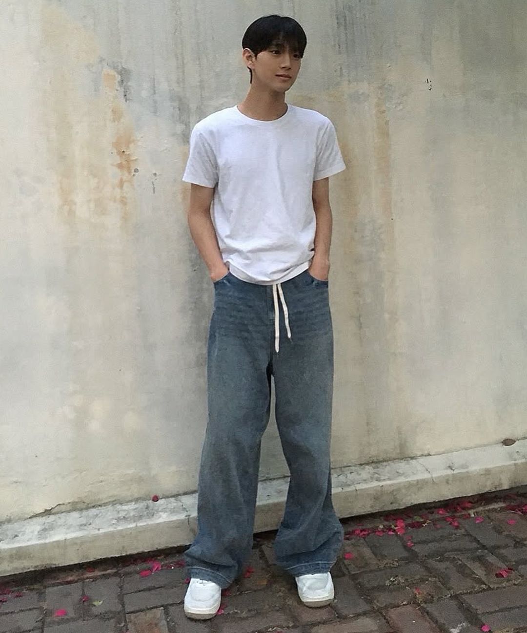 MUSINSA | FILLUMINATE Damaged washed denim pants - medium blue