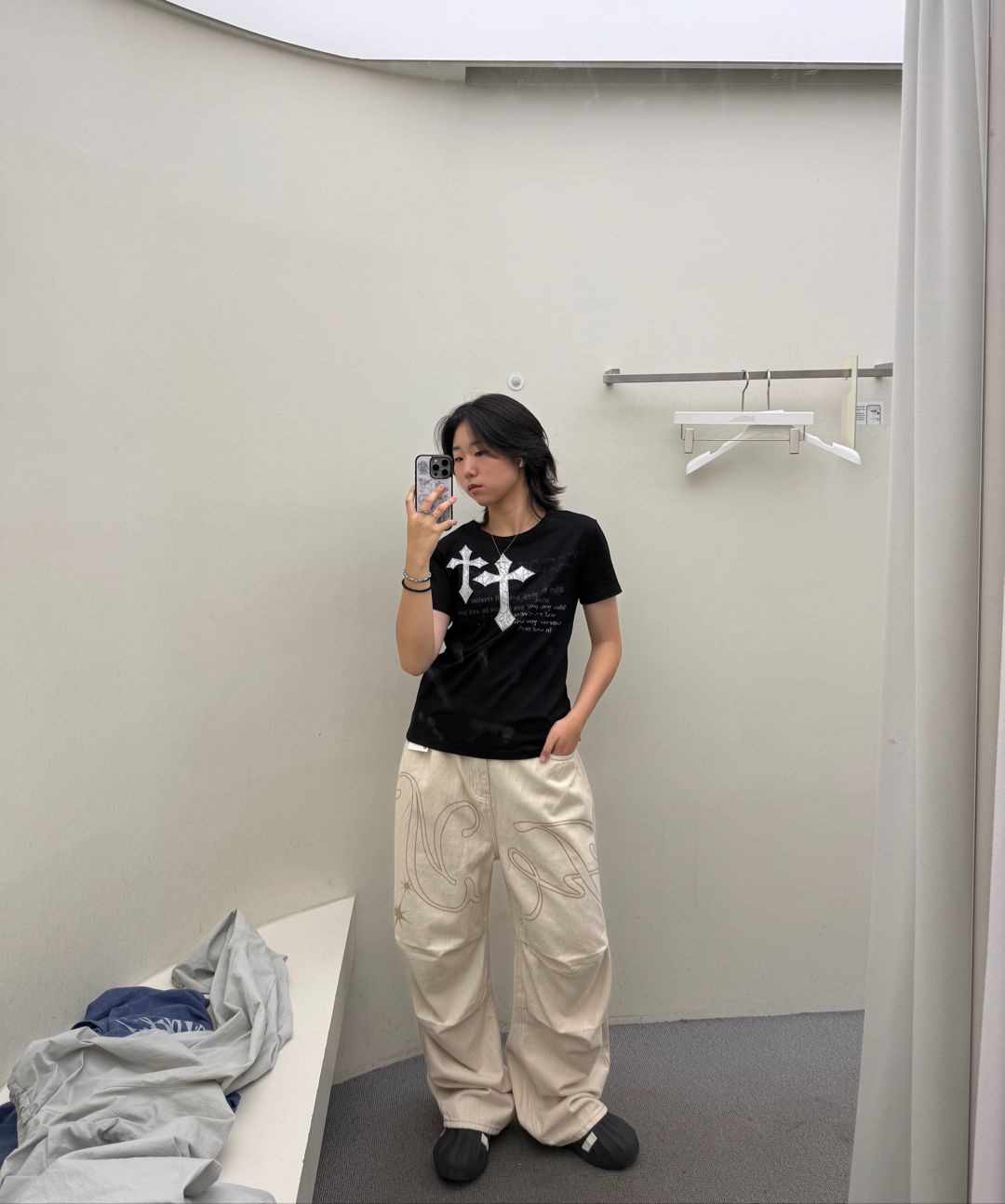MUSINSA公式 | AAKAM Laced CROS2 Patch Half Top (White)