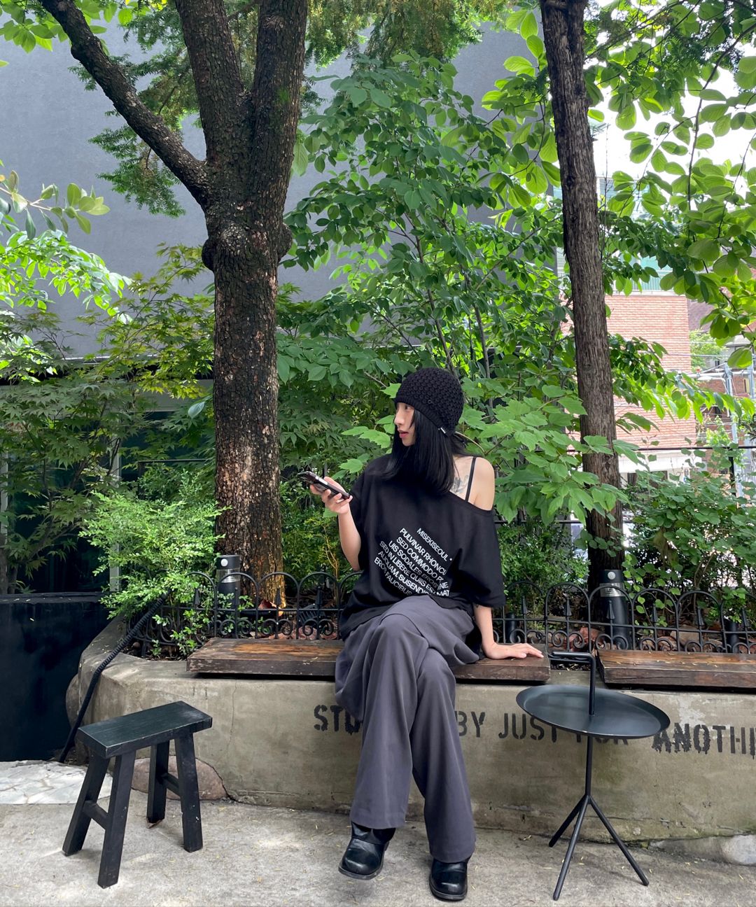 MUSINSA公式 | MISEKI SEOUL Unbalanced quote slit sleeves BLACK
