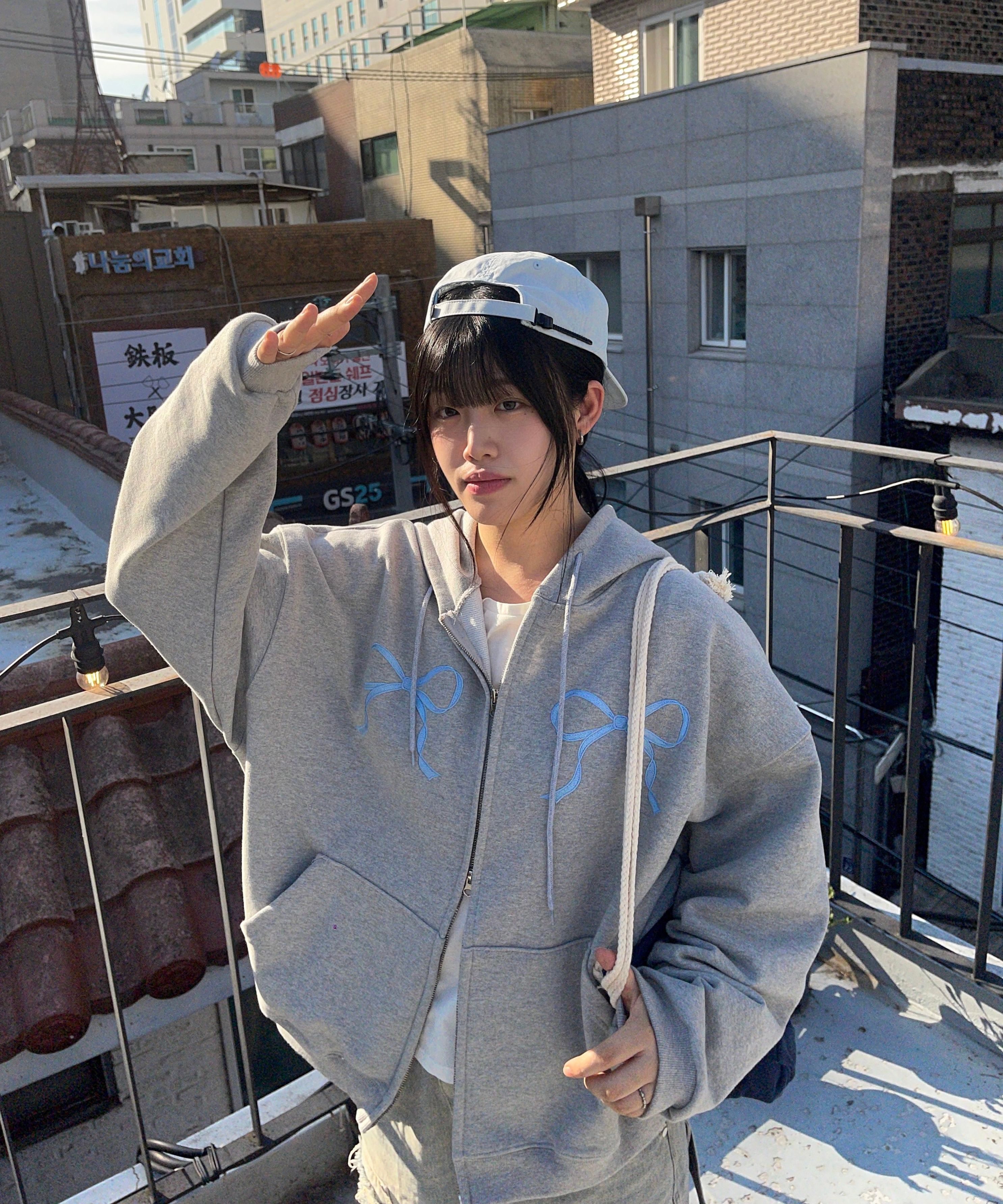 MUSINSA公式 | ROSÉ FRANTZ Sketch Ribbon Hood Zip-up [Black]