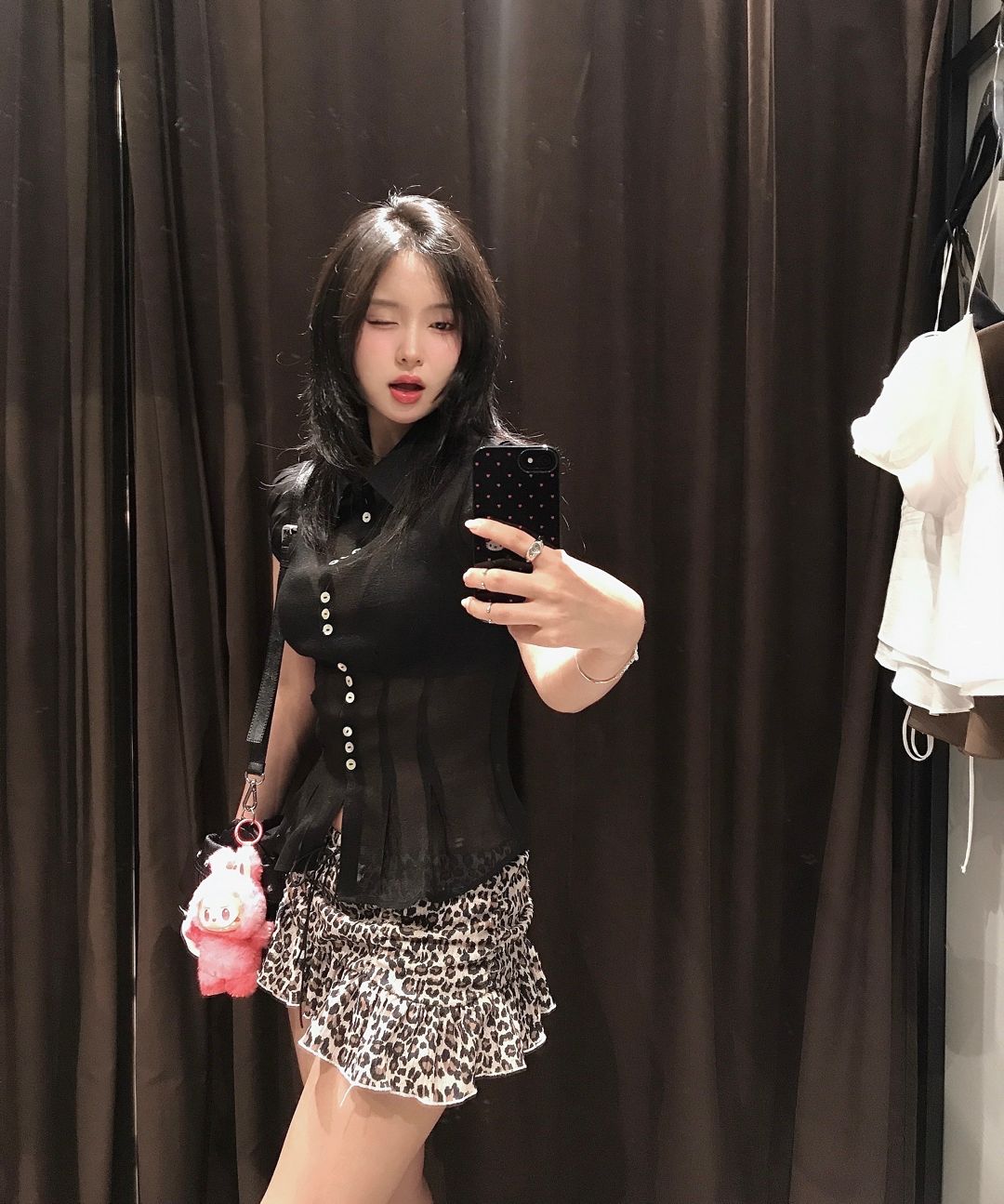 Sculptor Sheer Pleated Hem Blouse ブラック MUSINSA | SCULPTOR Sheer Pleated Hem Blouse Raw