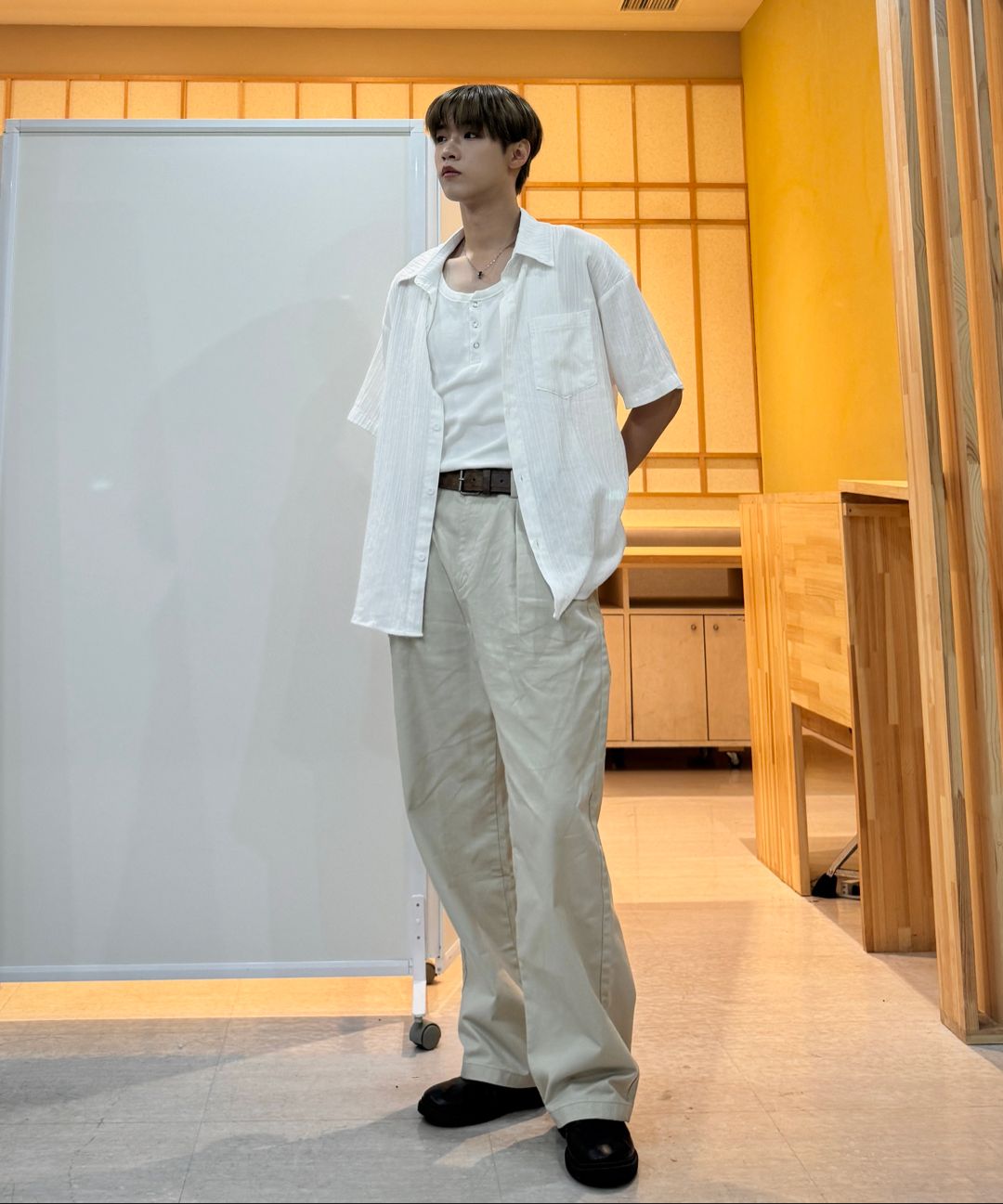 MUSINSA | MUSINSA STANDARD Reverse Two-Tuck Wide Chino Pants [Beige]