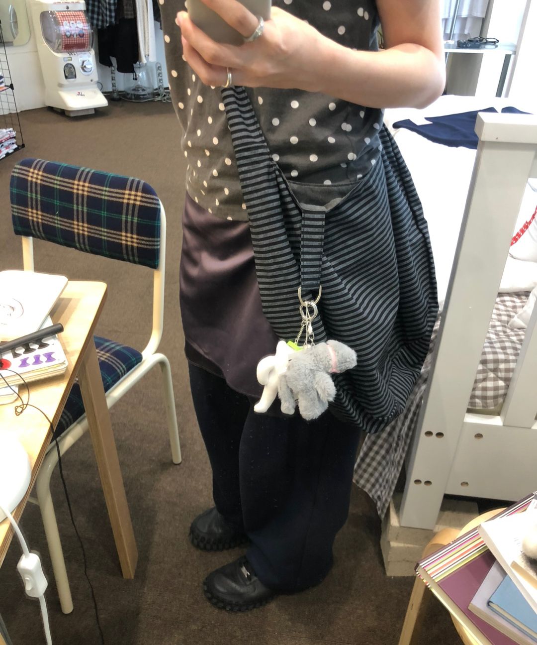 MUSINSA | ITZAVIBE REVERSIBLE STRIPE BAG