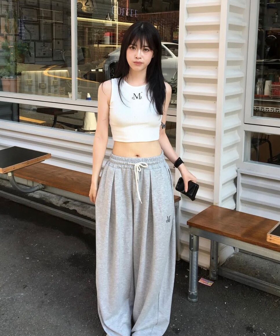 MUSINSA | MUCENT Signature 4 Pleat Wide Sweat Pants (2 Colors)